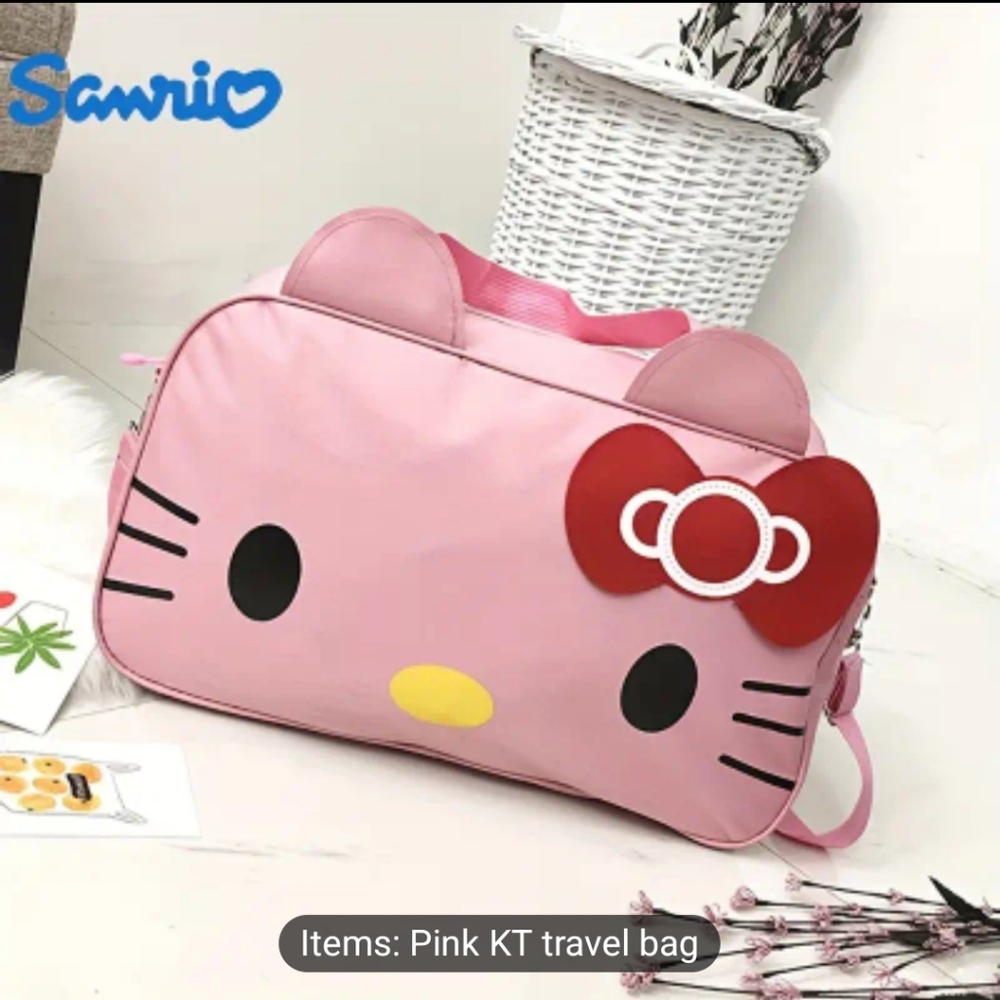 Sanrio Hello Kitty Travel bag. For size see pics. Color: pink.
